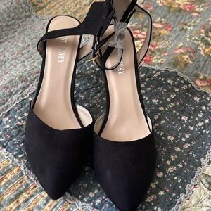 Black heels never worn